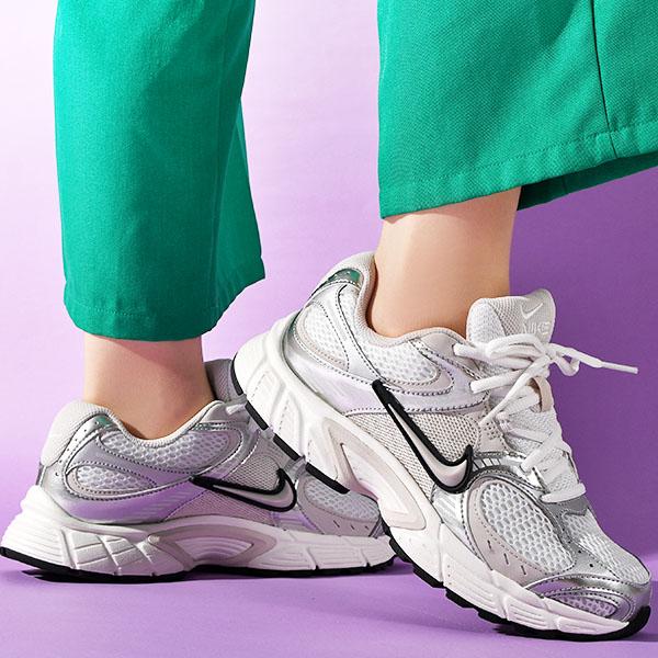 NIKE（ナイキ） 送料無料 スニーカー レディース メンズ NIKE V5 RNR