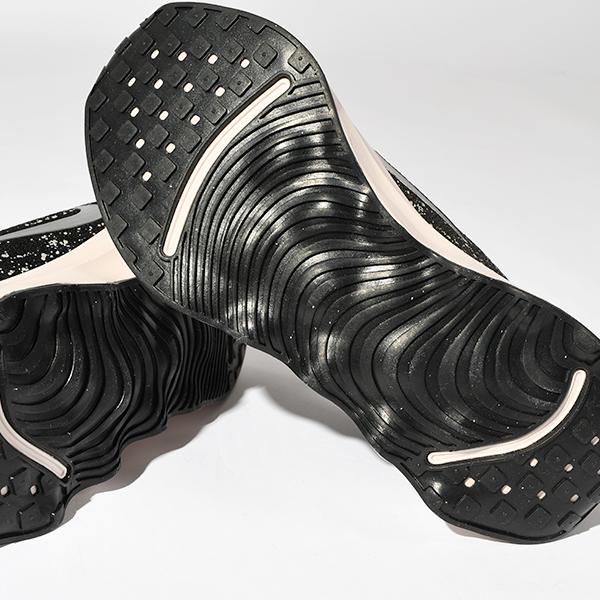 NIKE（ナイキ） 送料無料 スニーカー レディース モティバ SE シューズ