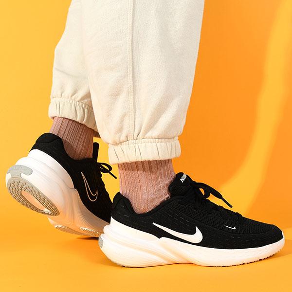 NIKE（ナイキ） スニーカー レディース アップリフト SC シューズ 靴