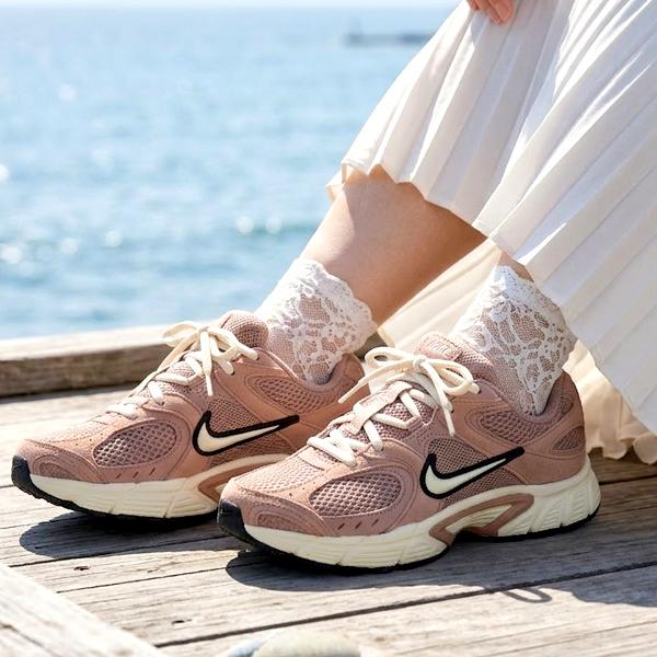 NIKE（ナイキ） 送料無料 スニーカー レディース NIKE V5 RNR レトロ