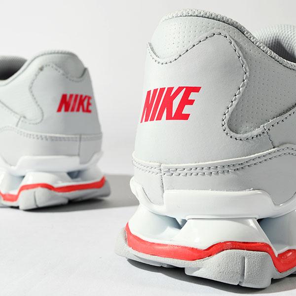 NIKE（ナイキ） ソールで魅せる スニーカー レディース リアックス 8