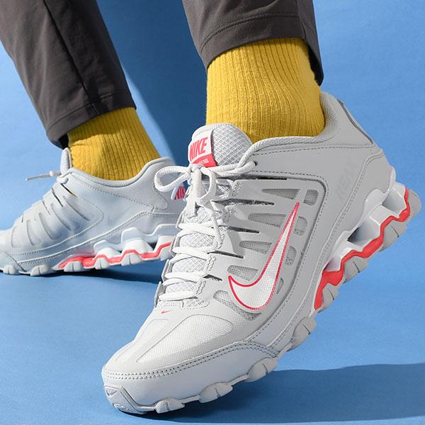 NIKE（ナイキ） ソールで魅せる スニーカー レディース リアックス 8