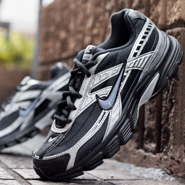 NIKE（ナイキ） スニーカー レディース メンズ イニシエーター