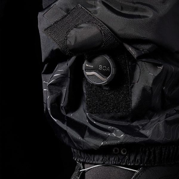 686（シックスエイトシックス） 35%off スノーボードウェア 686 SIX