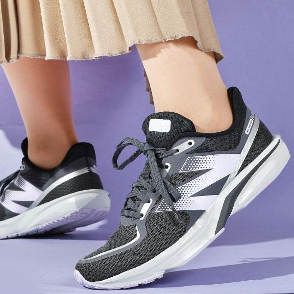 new balance   FlTNESS RUNNING未使用タグ付き 楽天市場】選べる3カラー 送料無料 ニューバランス スニーカー