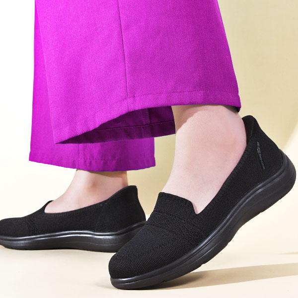 SKECHERS（スケッチャーズ） 高反発クッション 手を使わずにスッと