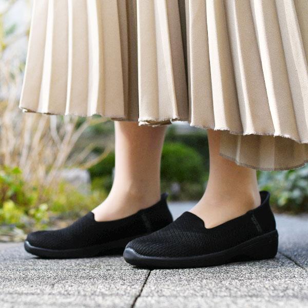 SKECHERS（スケッチャーズ） 手を使わずにスッと履ける スリッポン