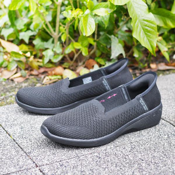 SKECHERS（スケッチャーズ） 手を使わずにスッと履ける スリッポン