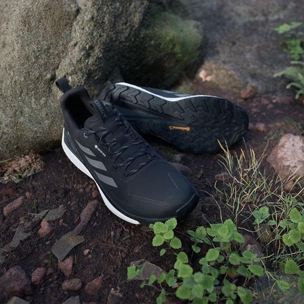 adidas 30%off ゴアテックス アウトドアシューズ アディダス adidas 30%off ゴアテックス アウトドアシューズ アディダス
