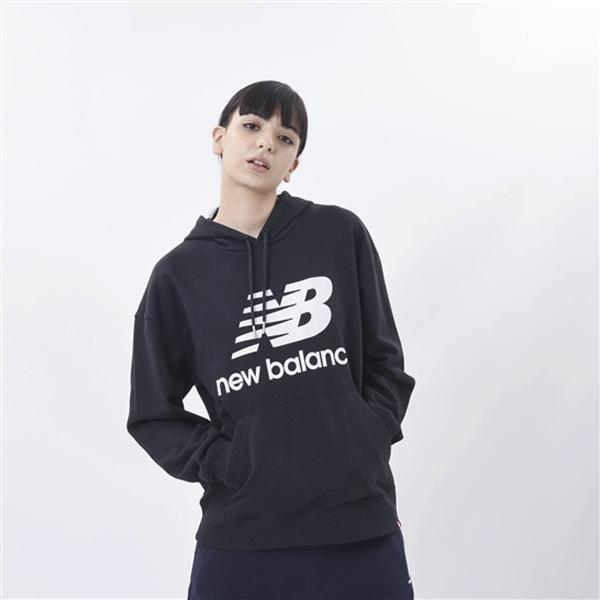 51%off 半額 ニューバランス 長袖 プルオーバー オーバーサイズ New Balance レディース ロゴ フーディ― プルオーバー スウェット 黒 WT03547｜elephant｜02