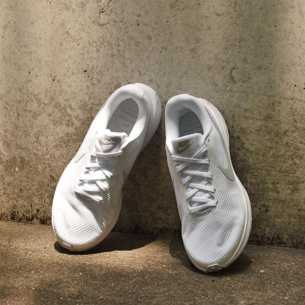NIKE（ナイキ） 幅広 スニーカー ランニングシューズ レディース