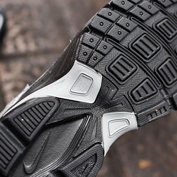 NIKE（ナイキ） スニーカー レディース メンズ イニシエーター