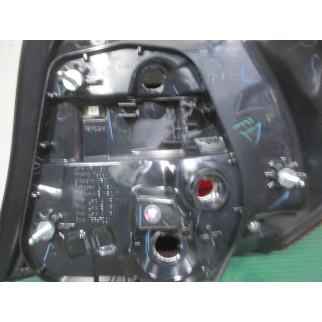 トヨタ カローラアクシオ 5BA-NRE161 純正 左テールライト