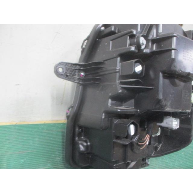 スズキ エブリィワゴン 3BA-DA17W 純正 右ヘッドライト ヘッドランプ