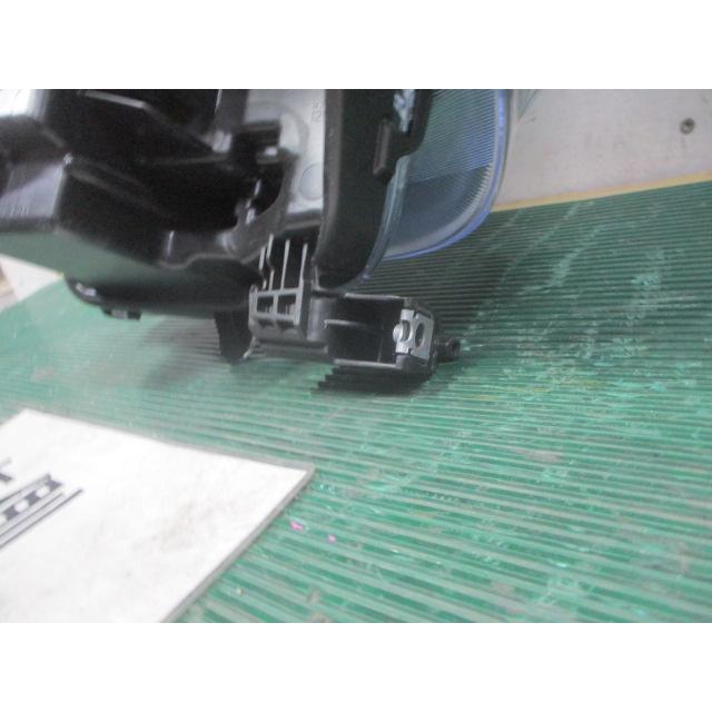 スズキ エブリィワゴン 3BA-DA17W 純正 右ヘッドライト ヘッドランプ
