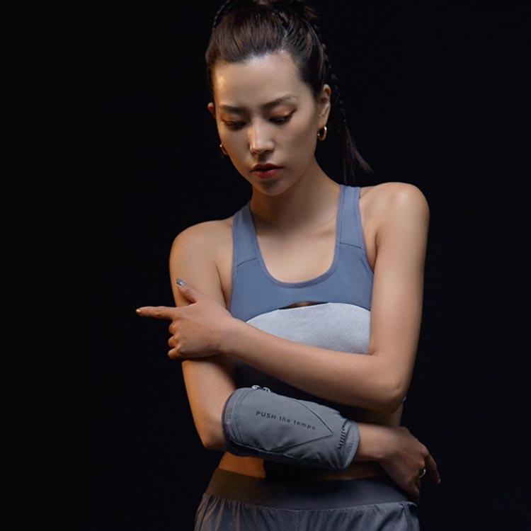 アームポーチ ジョギング ランニング スマホポーチ アームバッグ 大容量 スポーツアームバッグ ランニングポーチ 多機種対応 スポーツ 送料無料 |  | 04