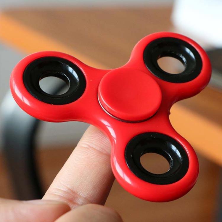 ハンドスピナー 送料無料 大流行 人気 おもちゃ Hand spinner 指スピナー スピン 三角 人気の指遊び 指のこま 独楽回し 送料無料 |  | 01