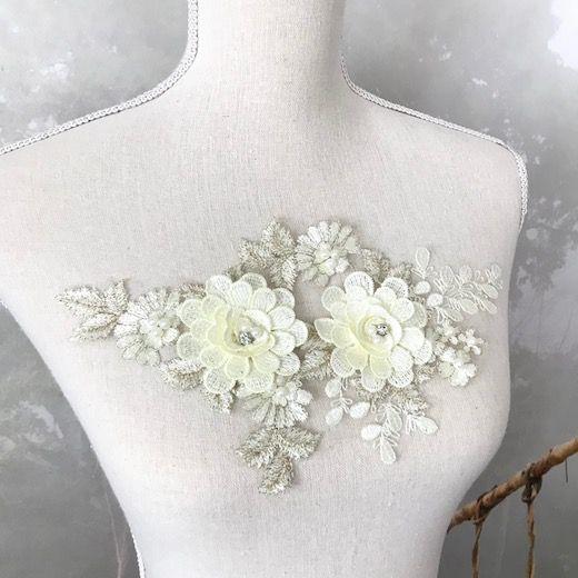 アイボリー花柄レース モチーフレース 立体フラワー 花 レースアップリケ ストーン付き