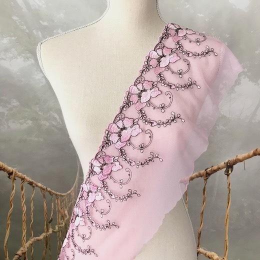 レース 幅広い 花模様 ピンク系 刺繍 手作り 飾り 素材 装飾
