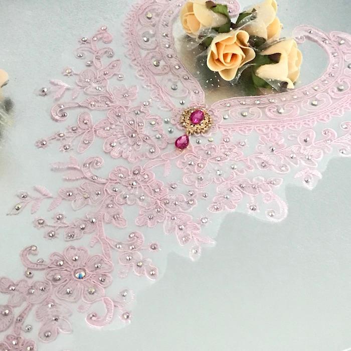 ピンク 衣装 花 服飾 ネックモチーフ ネックライン ライン ピンク 衣装 花 服飾 ネックモチーフ ネックライン ライン