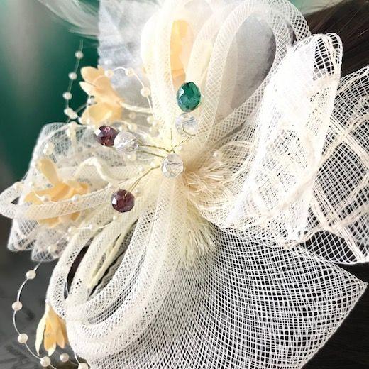 髪飾り 羽フェザー ベージュ ヘッドドレス ヘアアクセサリー 髪飾り 羽フェザー ベージュ ヘッドドレス ヘアアクセサリー