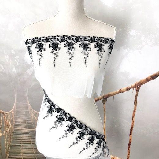 ☆美品☆さえら アキアカネ 花柄レース テーブルセンター ☆美品