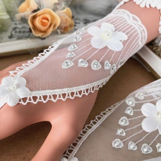 フィンガーレスグローブ 手袋 白 レース グローブ ストーンつき 花柄