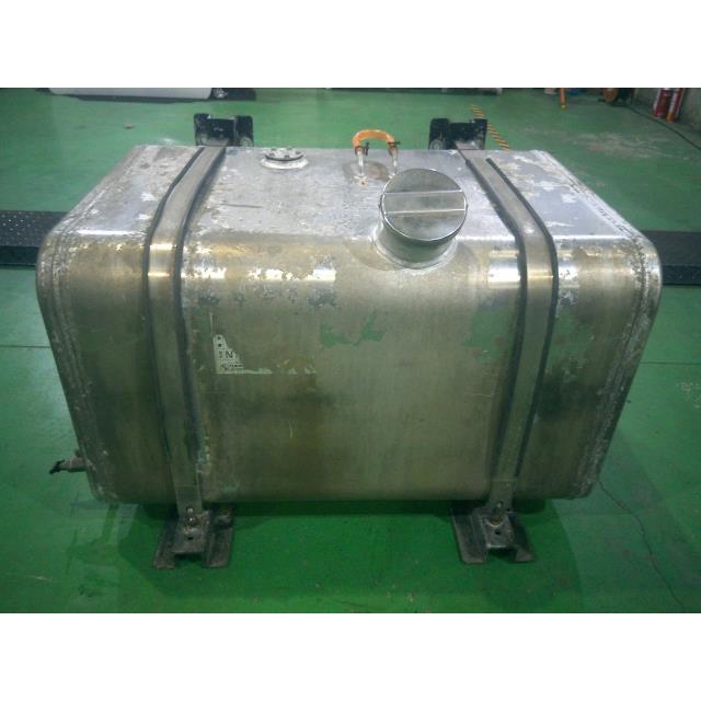 大型商品】日本軽金属製・250L・NT-250A?・アルミ製 フューエルタンク