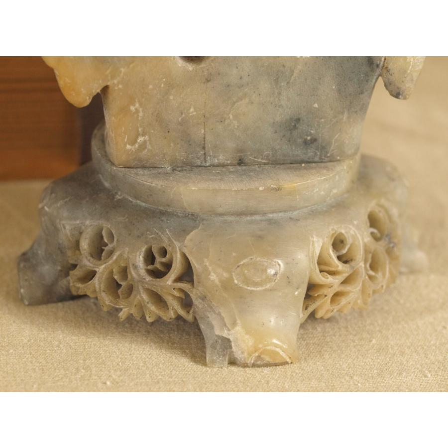 【 寿山石虎 】　天然石彫　江戸時代　ガラス眼　木台付 寿山石虎 】 天然石彫 江戸時代 ガラス眼 木台付