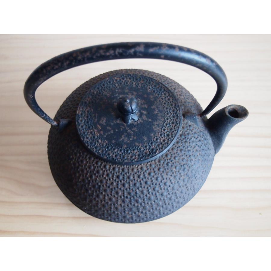 年代物　南部鉄器　照光堂　1956年 大正 昭和時代 南部鉄器 照光堂 東雲亀甲鉄瓶1L 亀甲霰紋 茶道 華道
