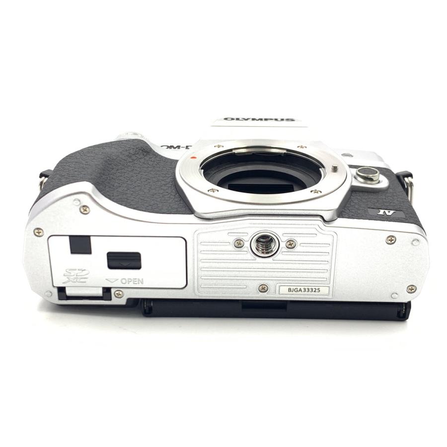 【中古】 【美品】 オリンパス OM-D E-M10 MarkIV 上半身 しろがね色