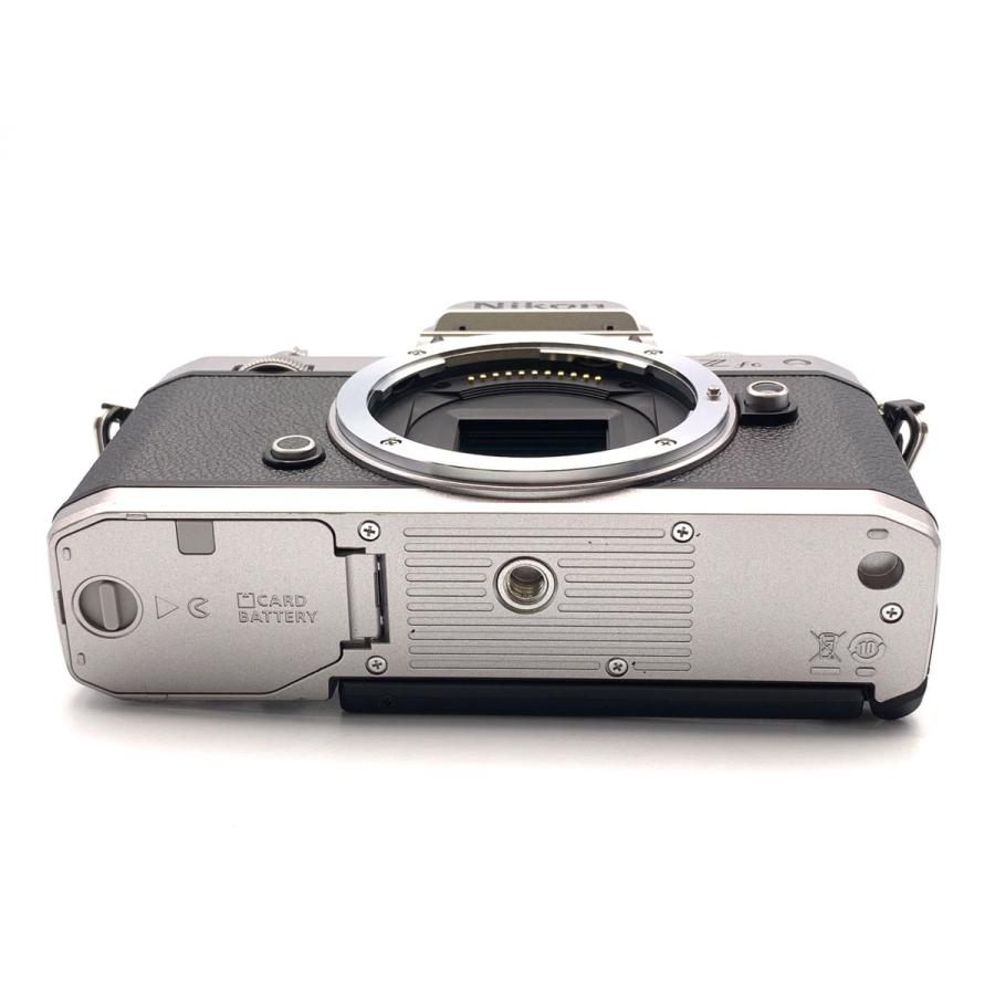 【未使用に近い】Nikon ミラーレス Zfc ボディ シルバー Nikon(ニコン) Z f ミラーレスカメラ ボディ ブラック(Z f ボディ