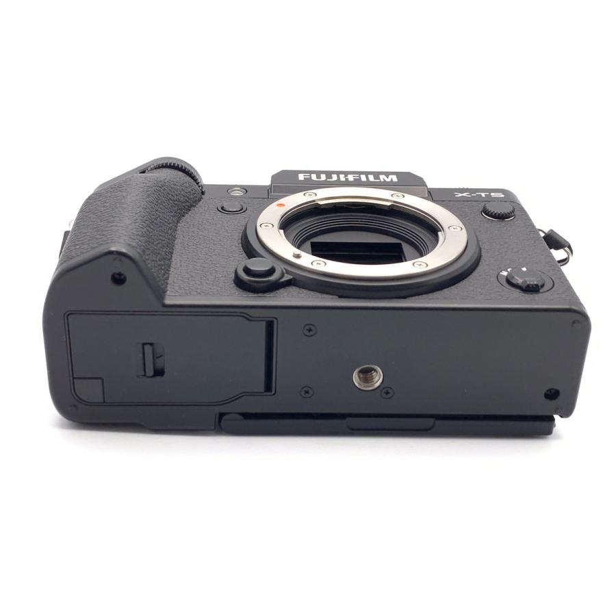 【中古美品】FUJIFILM X-T5 ミラーレスカメラ 本体　ブラック Amazon | 富士フイルム(FUJIFILM) ミラーレス一眼カメラ X-T5ボディ