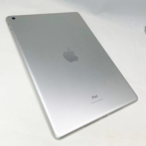 【中古：A(美品)】Apple iPad （第8世代） Wi-Fi 32GB シルバー【2WAYスタイラスペン付属】の画像