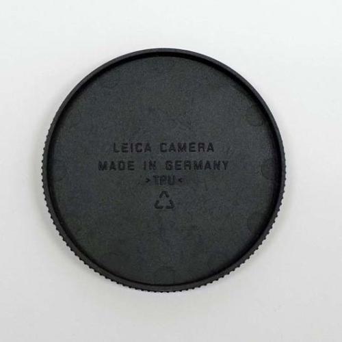 Leica M3 フィルムカメラ 本体とレンズキャップ Leica M3 フィルムカメラ 本体とレンズキャップ