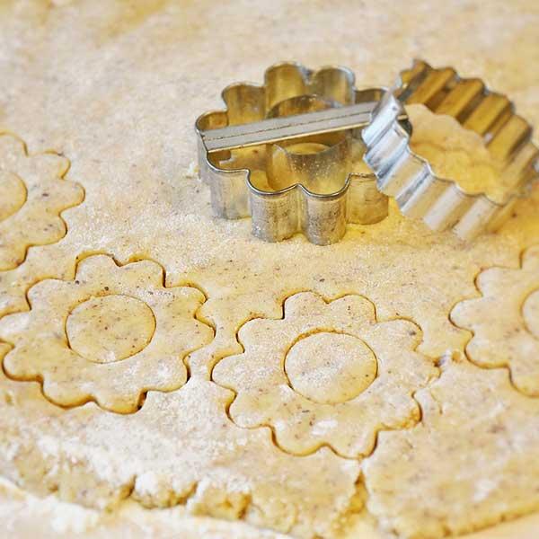 製菓用品：タルト型（200個）クッキーカッター（8セット）、めん棒
