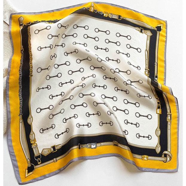 送料無料 エレガントなプリント柄入り100％シルクプチスカーフ　04440 |  | 01