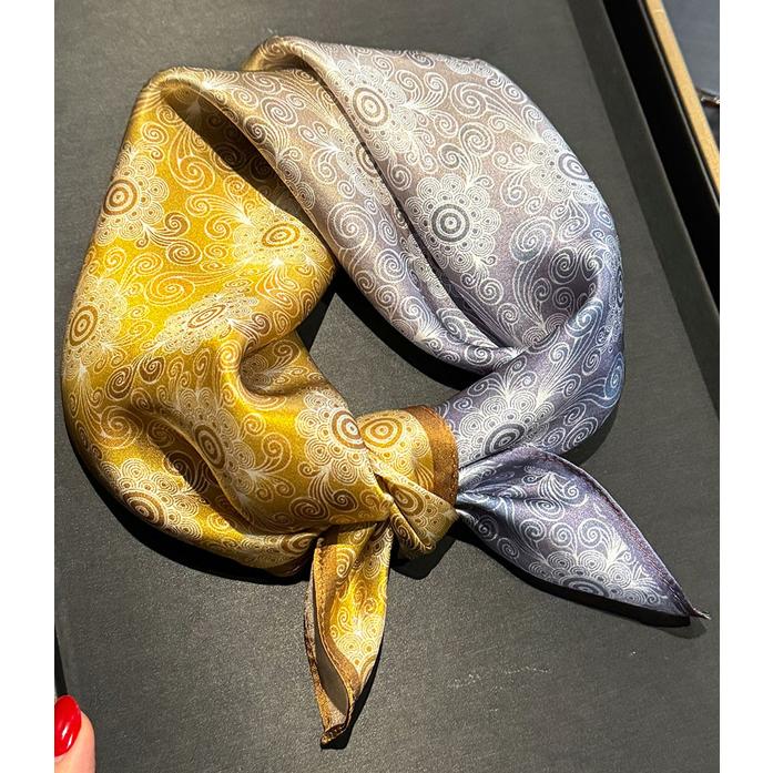 送料無料 エレガントなプリント柄入り100％シルクプチスカーフ　04478 |  | 01