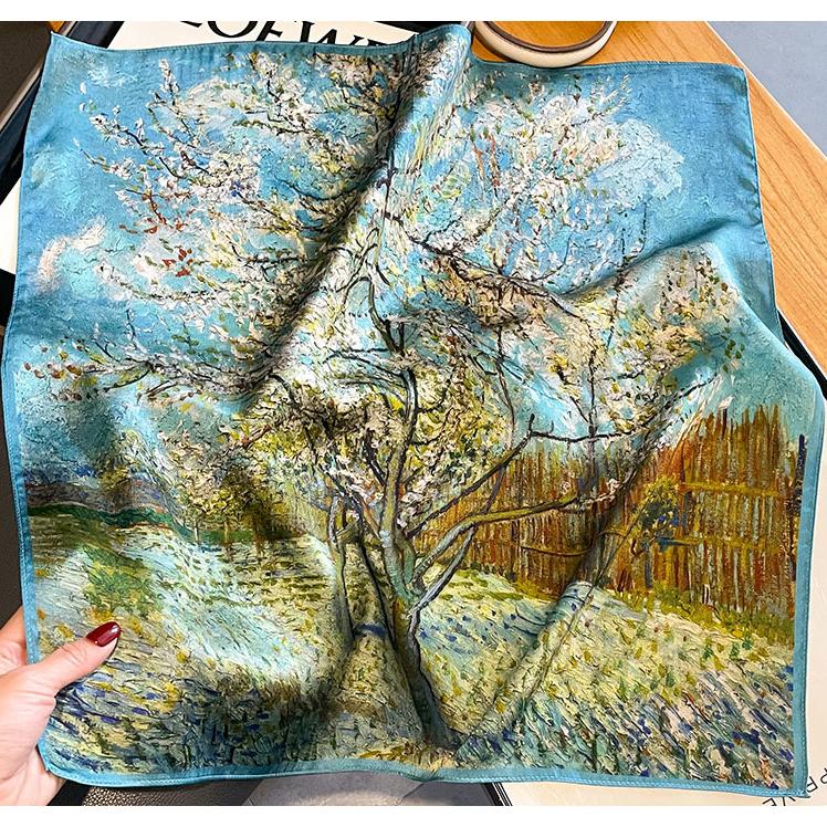 送料無料 エレガントなプリント柄入り100％シルクプチスカーフ　　04506 | 