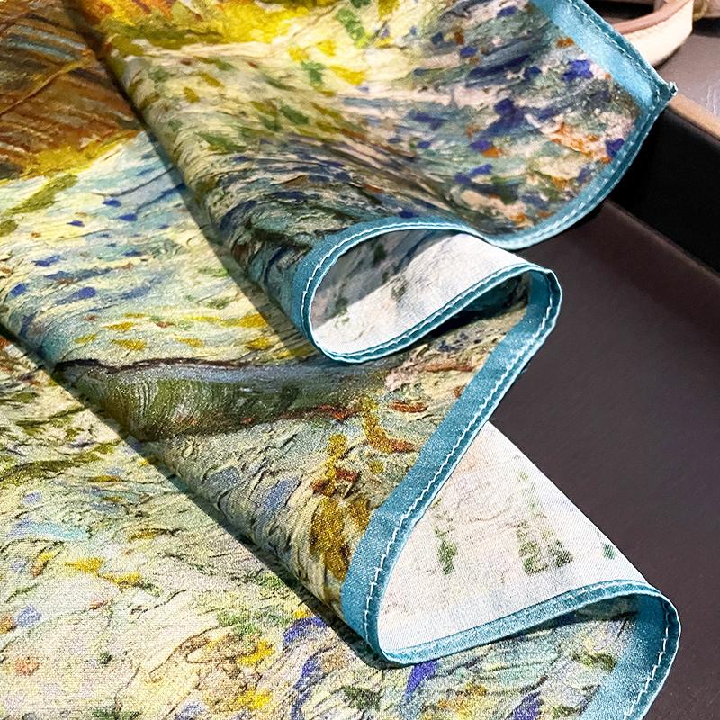 送料無料 エレガントなプリント柄入り100％シルクプチスカーフ　　04506 |  | 04