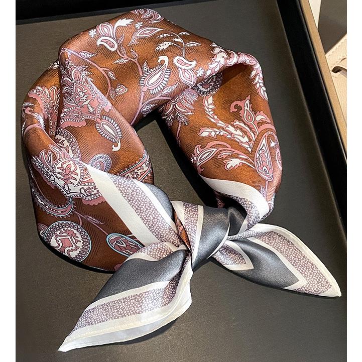 送料無料 エレガントなプリント柄入り100％シルクプチスカーフ　04507a |  | 01