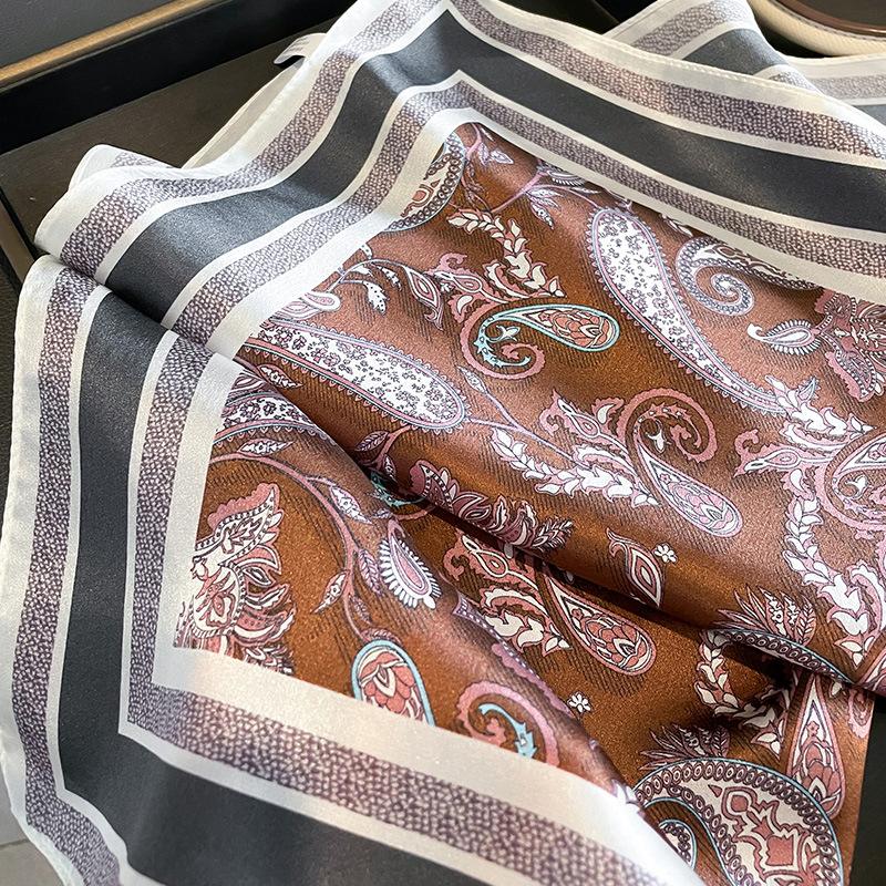 送料無料 エレガントなプリント柄入り100％シルクプチスカーフ　04507a |  | 03