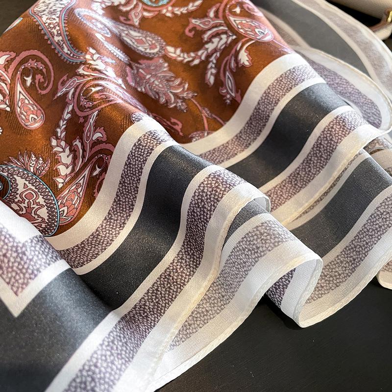 送料無料 エレガントなプリント柄入り100％シルクプチスカーフ　04507a |  | 04