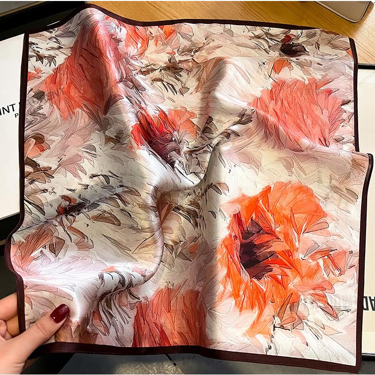 送料無料 エレガントなプリント柄入り100％シルクプチスカーフ　　04508 | 