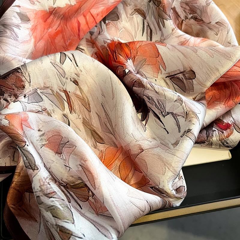 送料無料 エレガントなプリント柄入り100％シルクプチスカーフ　　04508 |  | 03