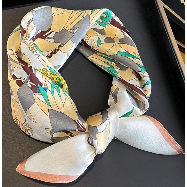 送料無料 エレガントなプリント柄入り100％シルクプチスカーフ　04510b |  | 01