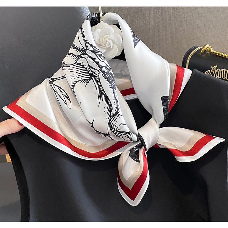 送料無料 エレガントなプリント柄入り100％シルクプチスカーフ　　04511 |  | 02