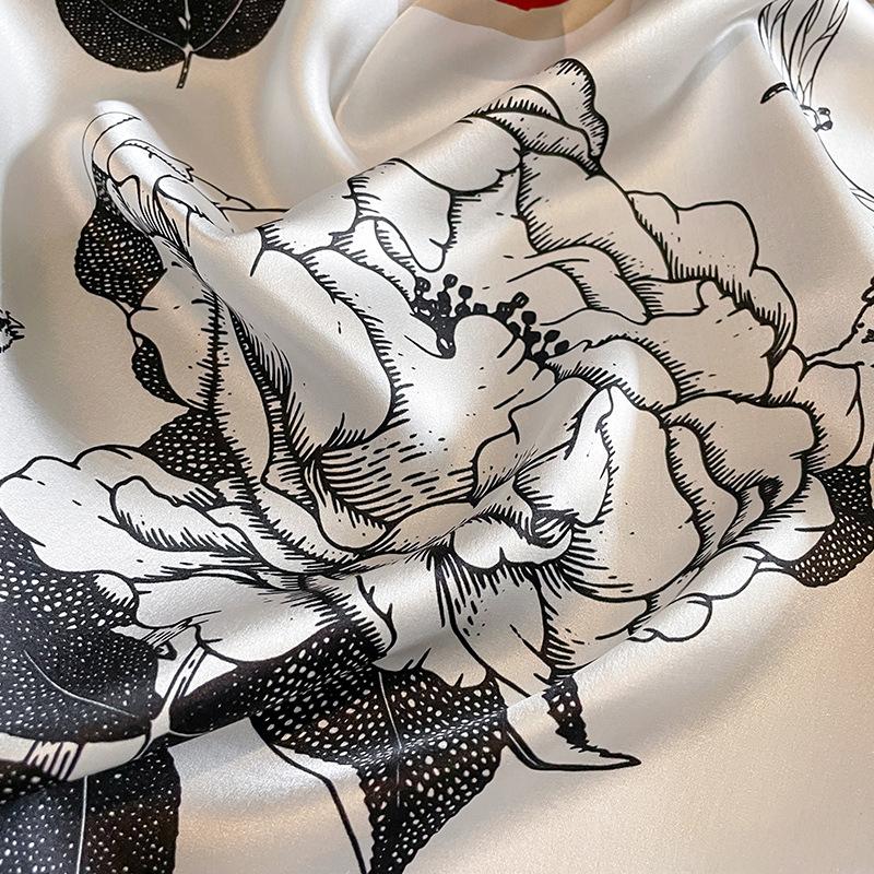 送料無料 エレガントなプリント柄入り100％シルクプチスカーフ　　04511 |  | 03