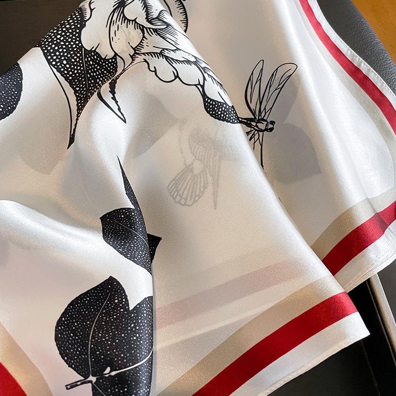 送料無料 エレガントなプリント柄入り100％シルクプチスカーフ　　04511 |  | 04