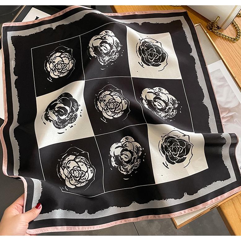 送料無料 エレガントなプリント柄入り100％シルクプチスカーフ　　04513 | 